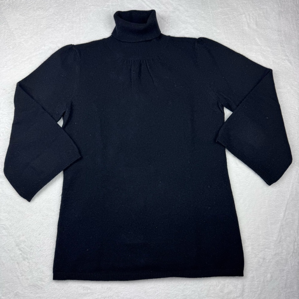 Chelsea & Theodore 100% Cashmere Turtleneck Sweater. 3/4 length sleeves. Size S